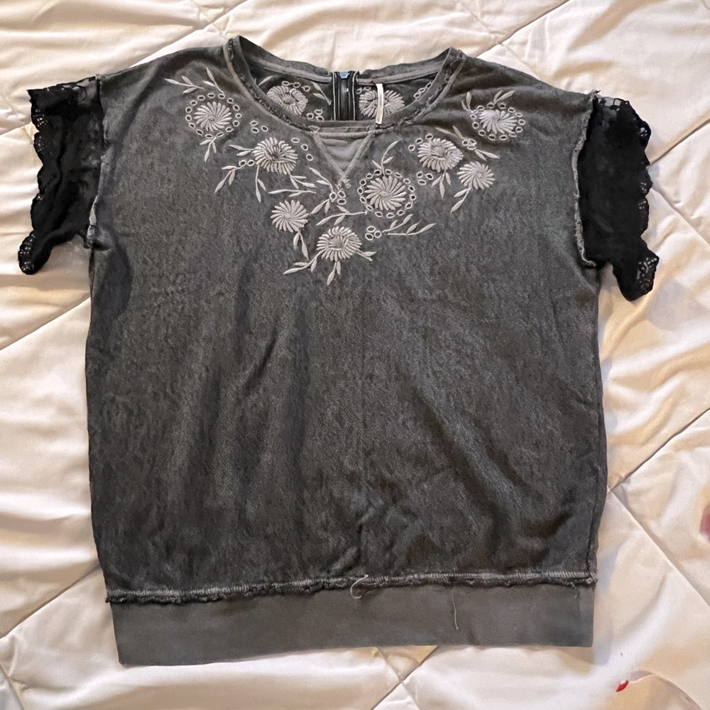 FREE PEOPLE embroidered top with lace sleeves